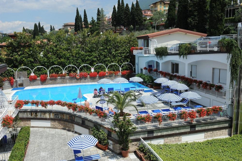 Excelsior Bay Hotel 4*